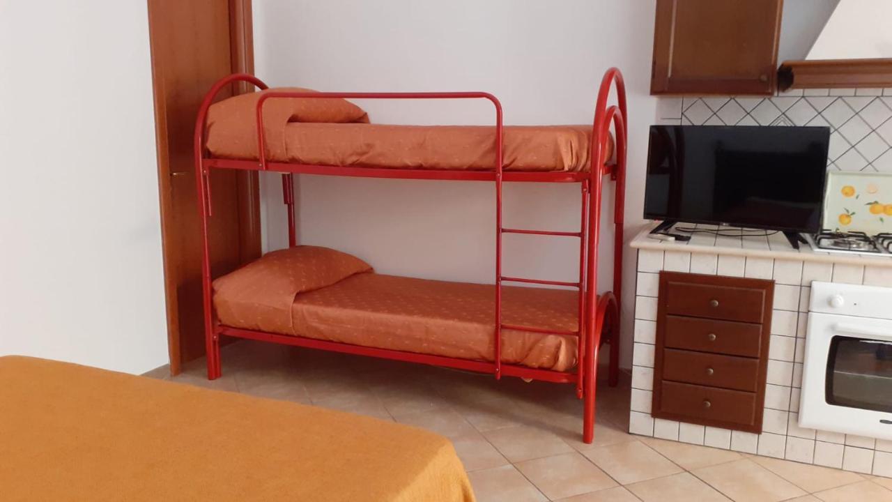 Monolocale Da Mariolina Apartment Макари Екстериор снимка