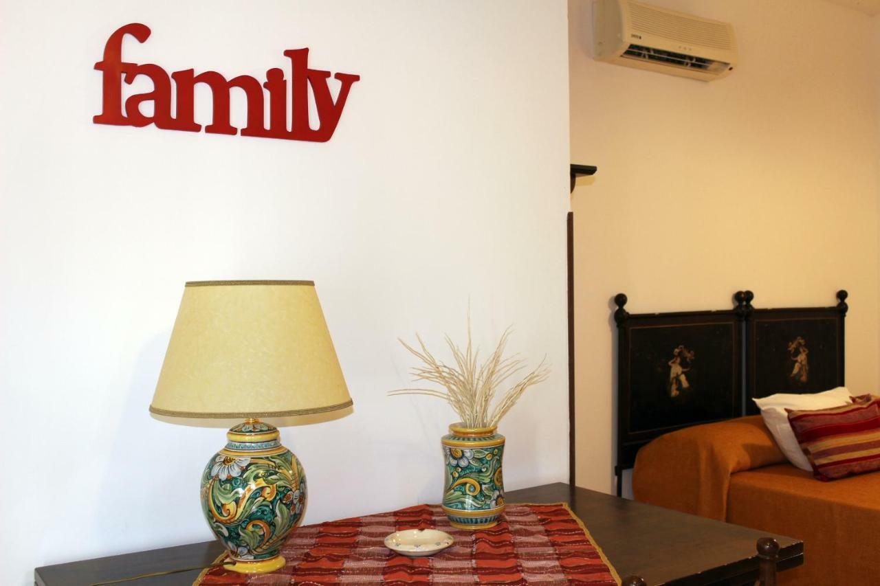 Monolocale Da Mariolina Apartment Макари Екстериор снимка